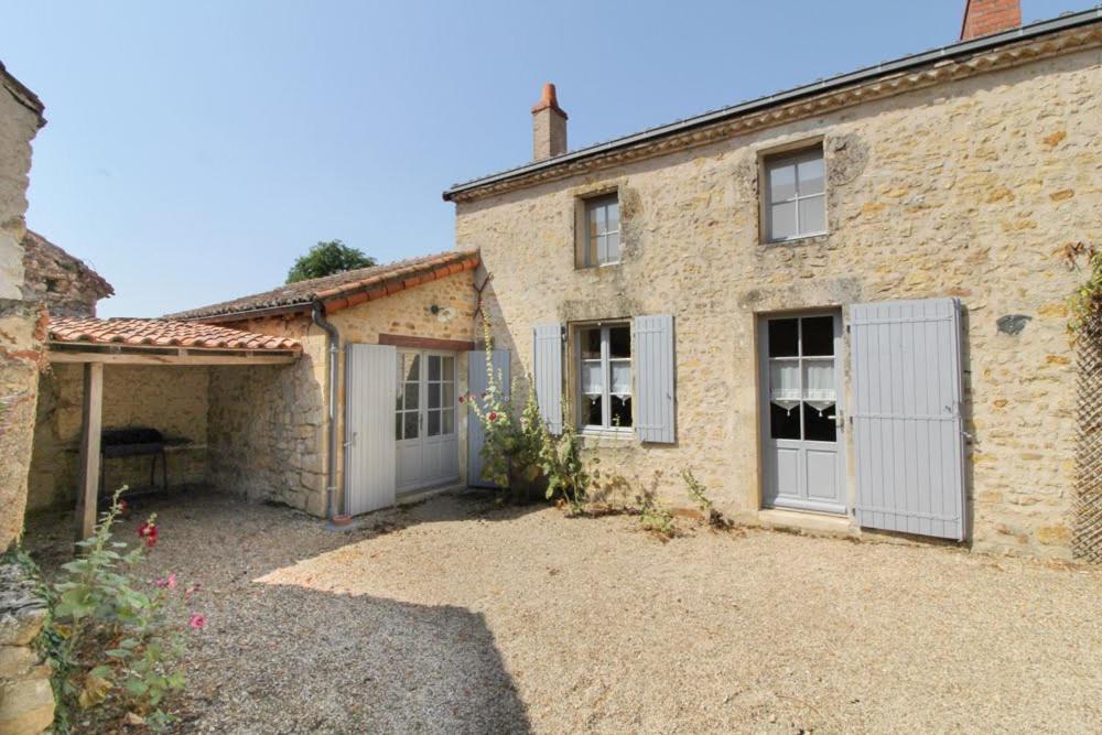La Jariette Bed & Breakfast Airvault Exterior photo