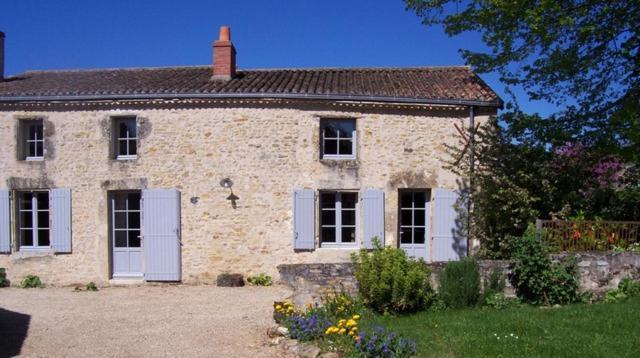 La Jariette Bed & Breakfast Airvault Exterior photo